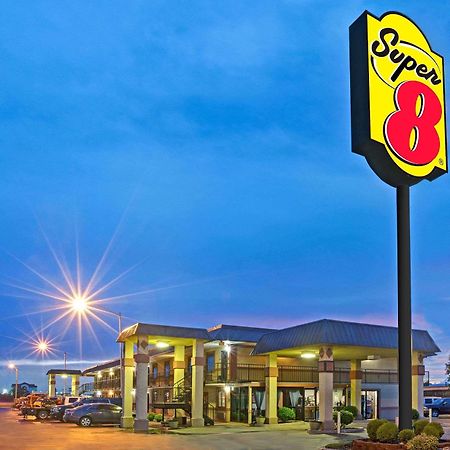 Super 8 By Wyndham Shawnee Hotel Exterior photo