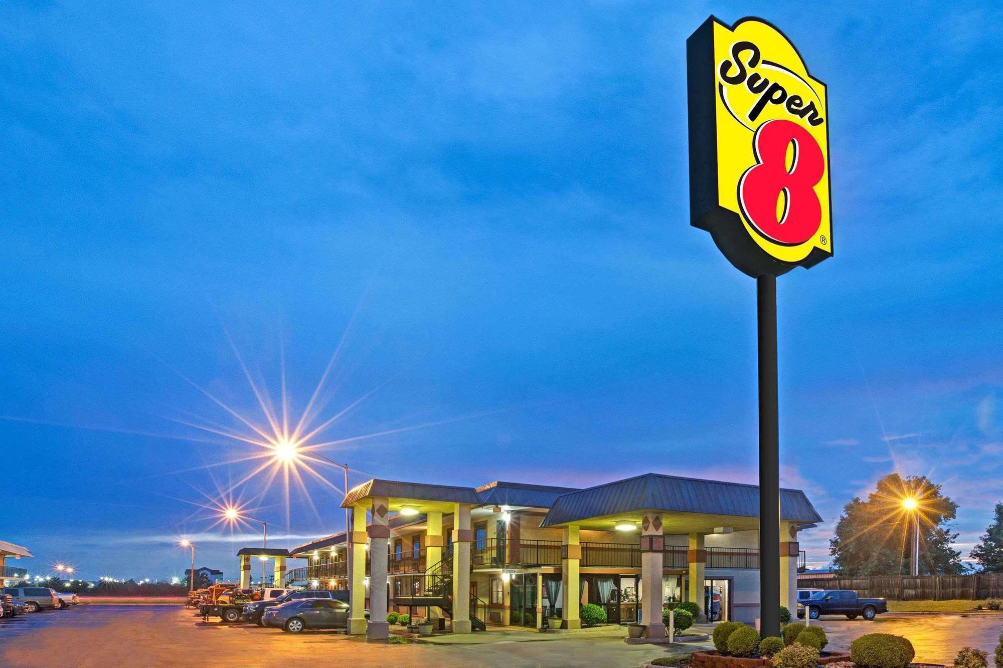 Super 8 By Wyndham Shawnee Hotel Exterior photo