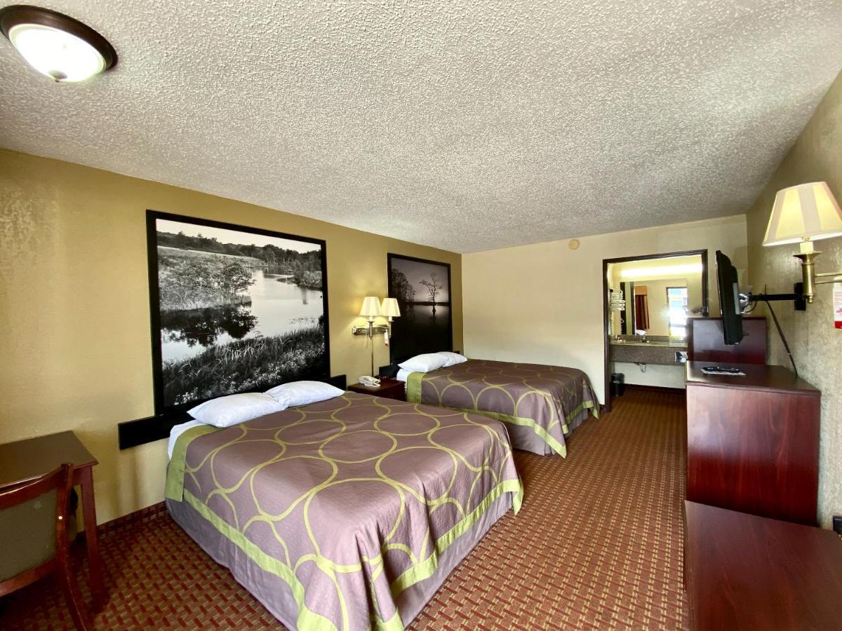 Super 8 By Wyndham Shawnee Hotel Exterior photo